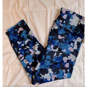 GAP Fit Exercise Leggings Size XL
7/8 length leggings High rise